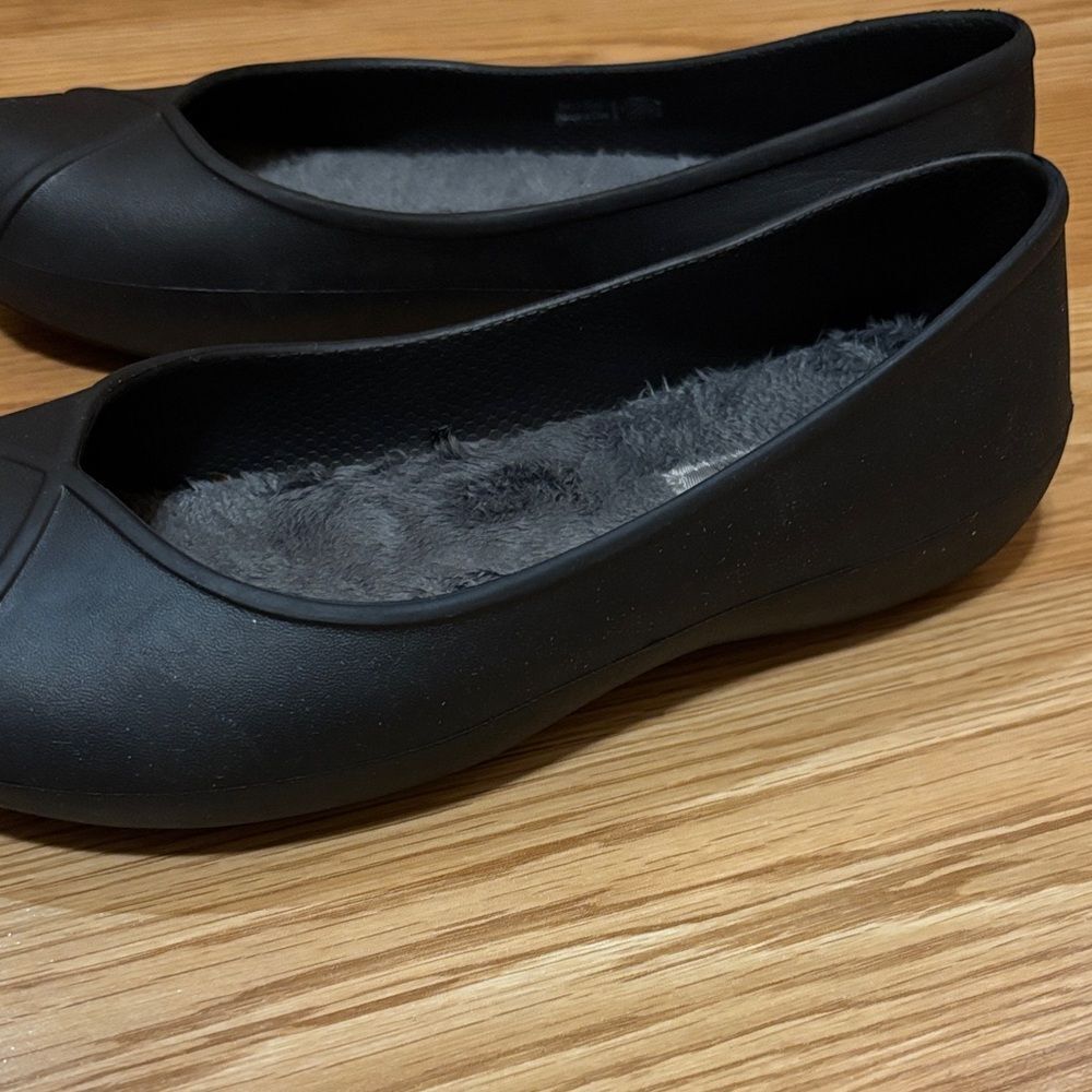 WOMEN’S DUAL COMFORT CROCS - Picture 3 of 6